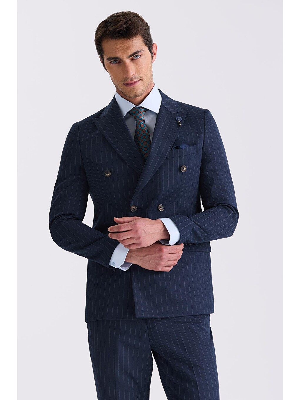 Lacivert Slim Fit Sivri Yaka Çizgili Kruvaze Takım Elbise-1