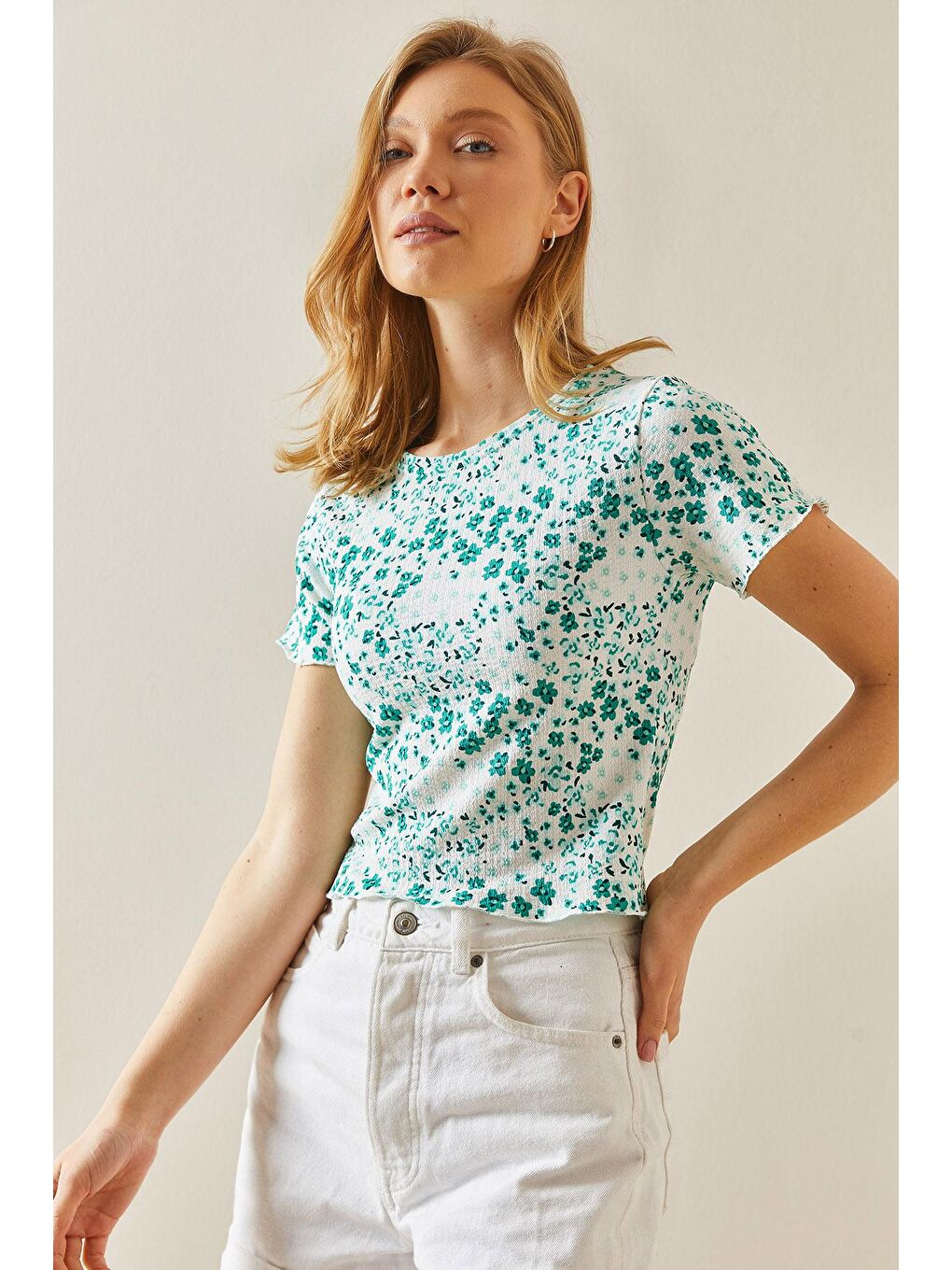 Yeşil Çiçek Desenli Bisiklet Yaka Dokulu Tişört 5YXK1-48001-08-4