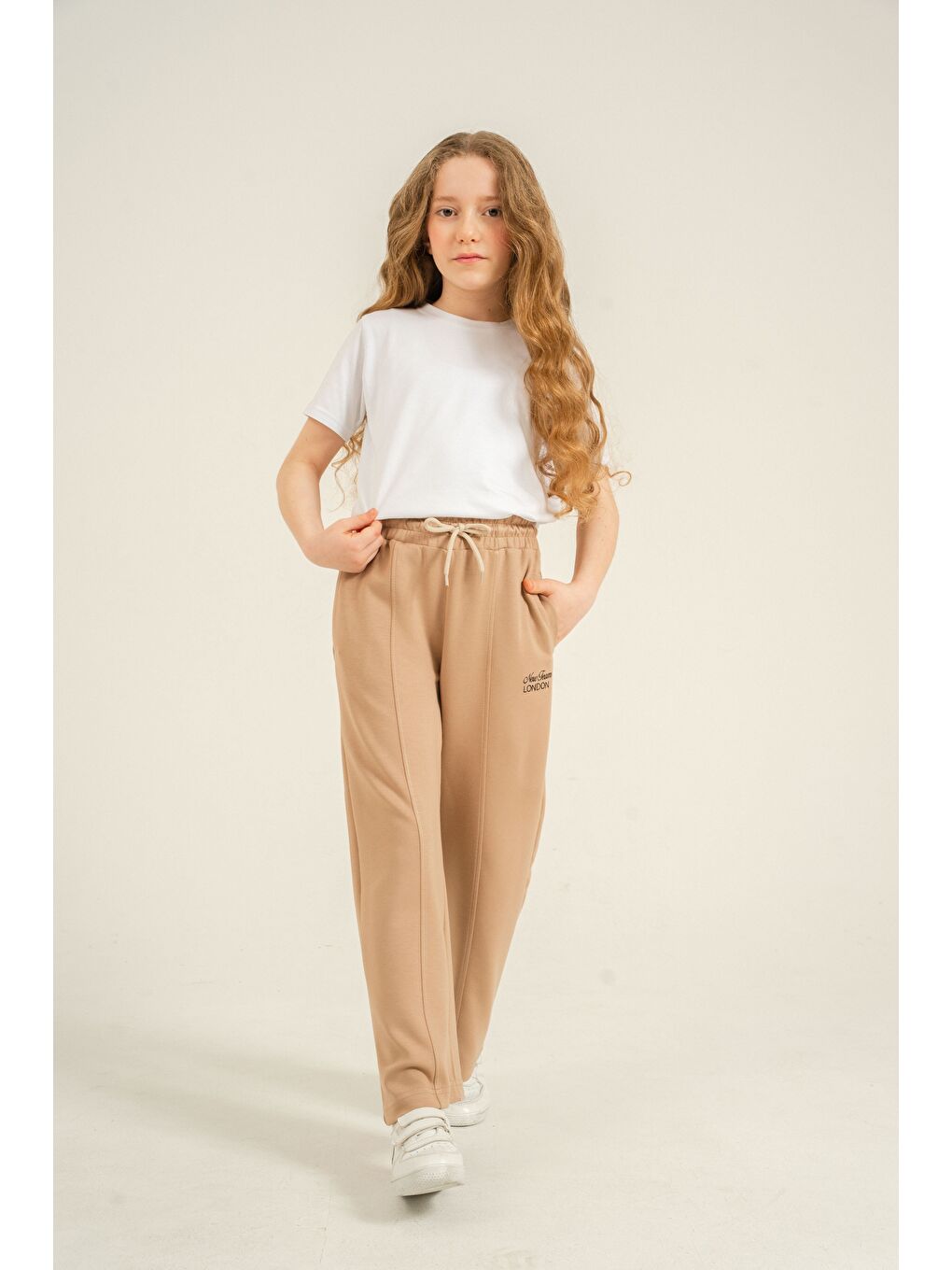 Bej New Team London Nakışlı Yumuşak Dokulu - Comfort Kumaş Kız Çocuk Eşofman Altı