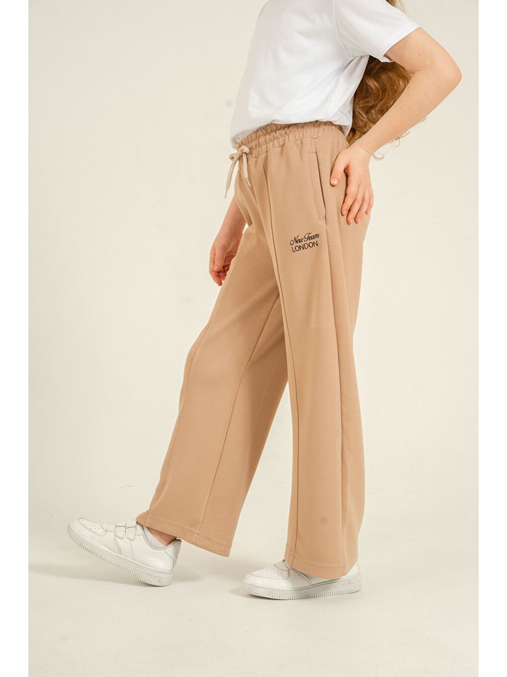 Bej New Team London Nakışlı Yumuşak Dokulu - Comfort Kumaş Kız Çocuk Eşofman Altı-1