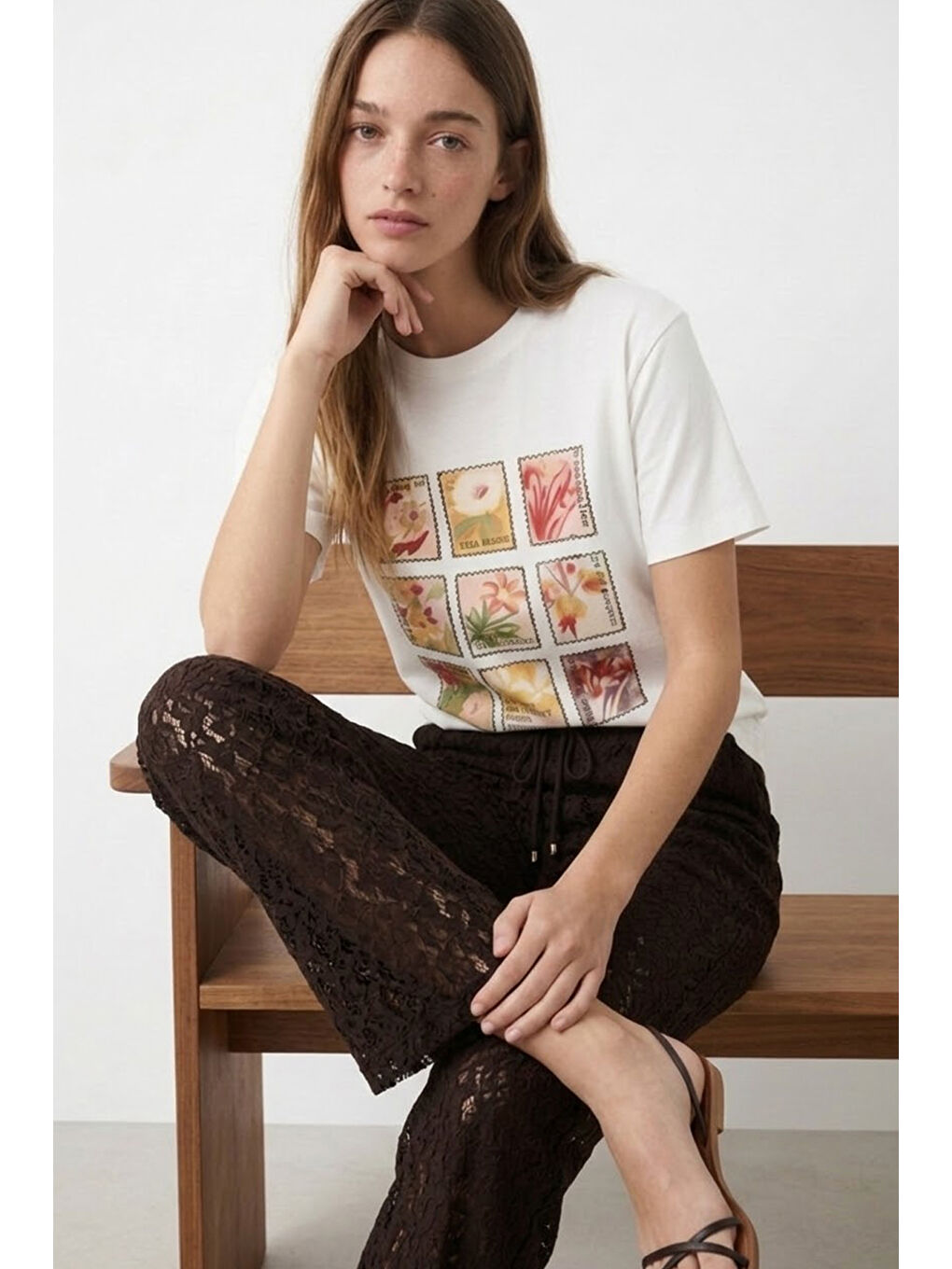 Çiçek Kolaj Baskılı Oversize Tişört Ekru