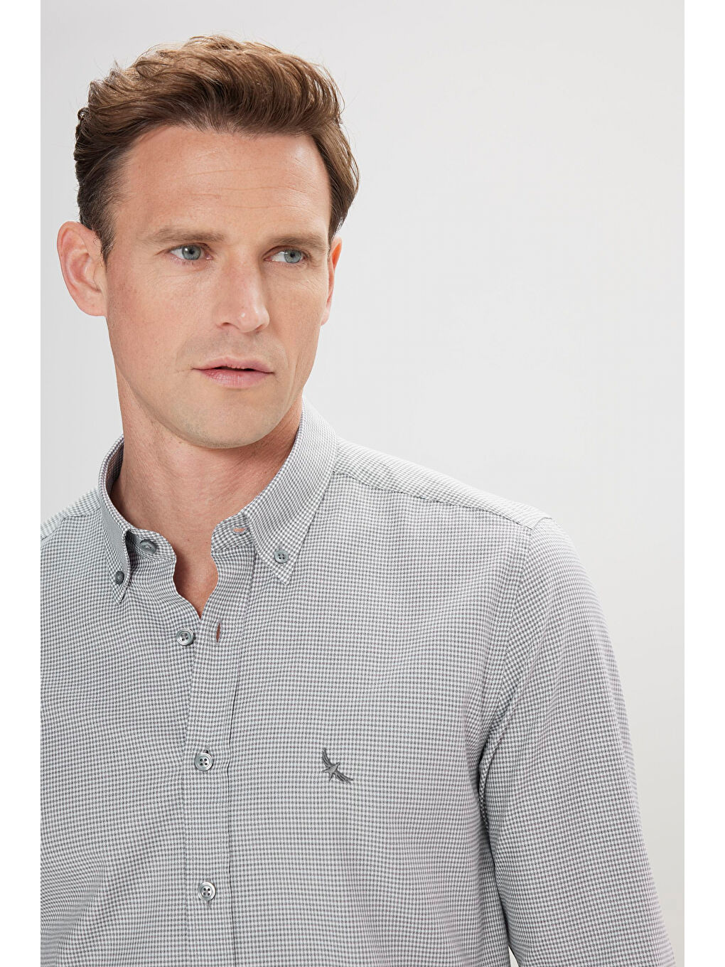 Erkek Siyah-Beyaz Slim Fit Dar Kesim Düğmeli Yaka %100 Pamuk Kazayağı Desenli Gömlek-2