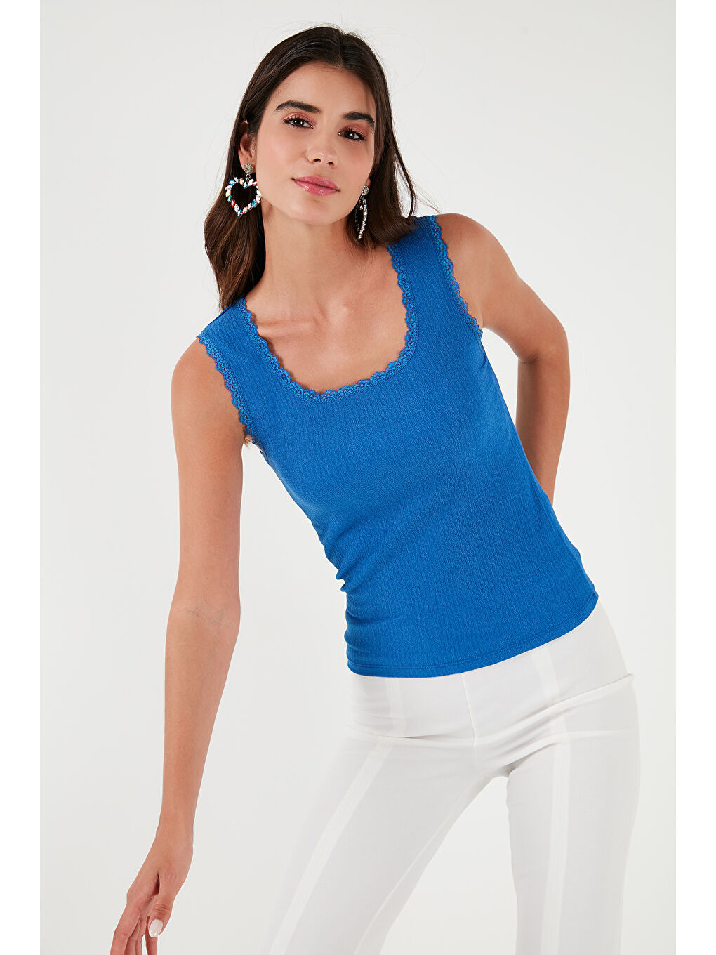 Mavi Slim Fit Kalın Askılı Dantelli Kare Yaka Bürümcük Kadın Atlet 5864979-4