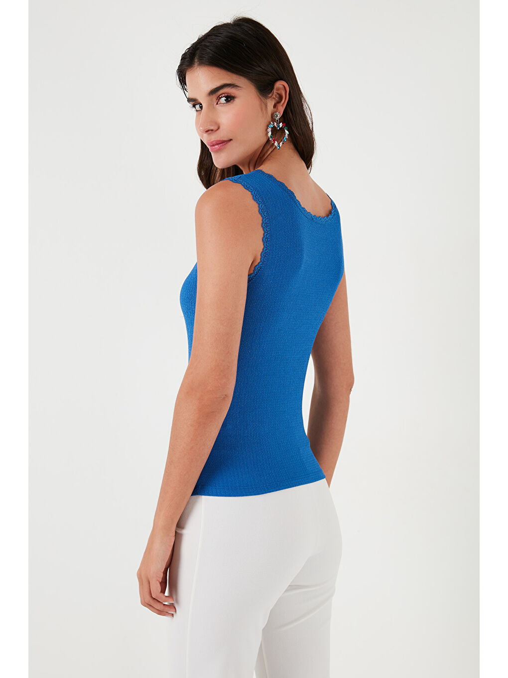 Mavi Slim Fit Kalın Askılı Dantelli Kare Yaka Bürümcük Kadın Atlet 5864979-5