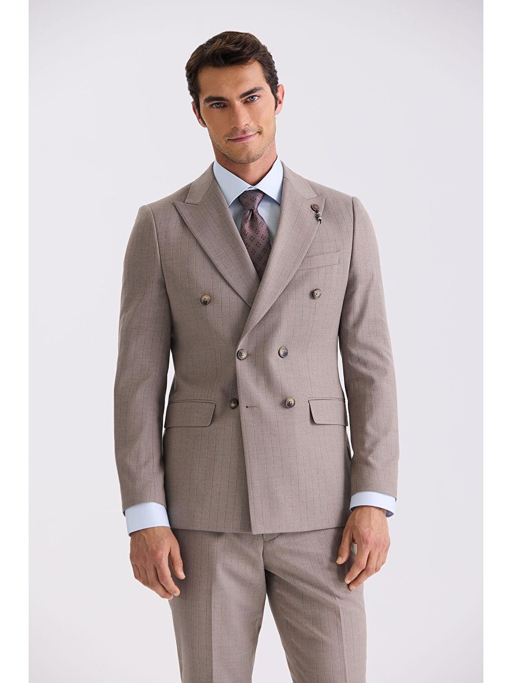 Bej Slim Fit Sivri Yaka Çizgili Kruvaze Takım Elbise-1