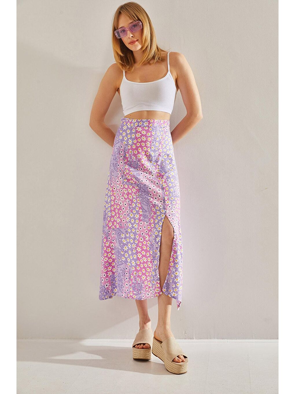 Lila Kadın Yandan Gizli Fermuarlı Yırtmaçlı Çiçekli Etek
