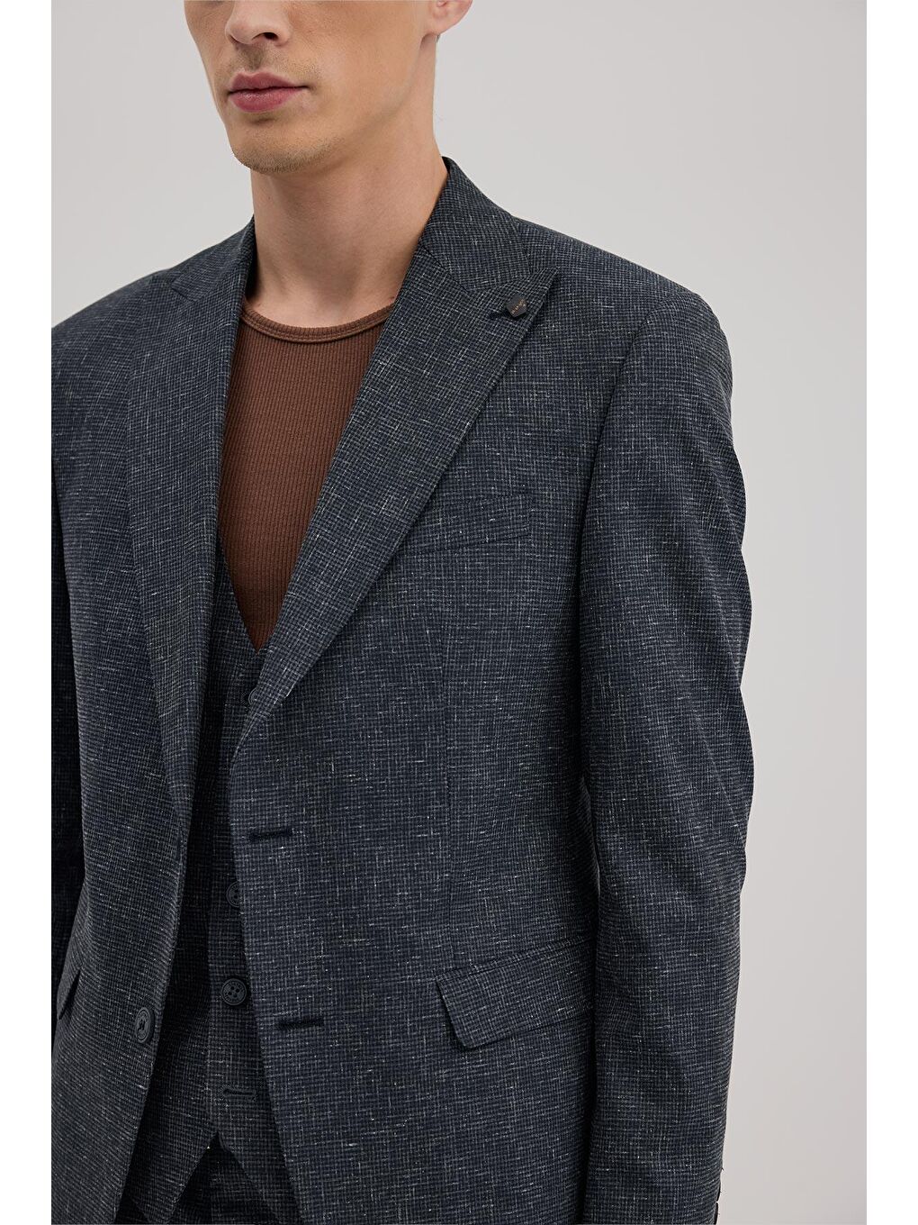 Koyu Lacivert Slim Fit Sivri Yaka Yelekli Takım Elbise-2