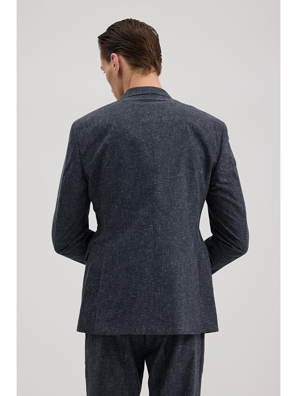 Koyu Lacivert Slim Fit Sivri Yaka Yelekli Takım Elbise-3