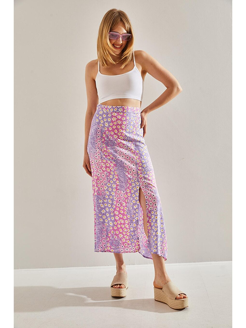 Lila Kadın Yandan Gizli Fermuarlı Yırtmaçlı Çiçekli Etek-2