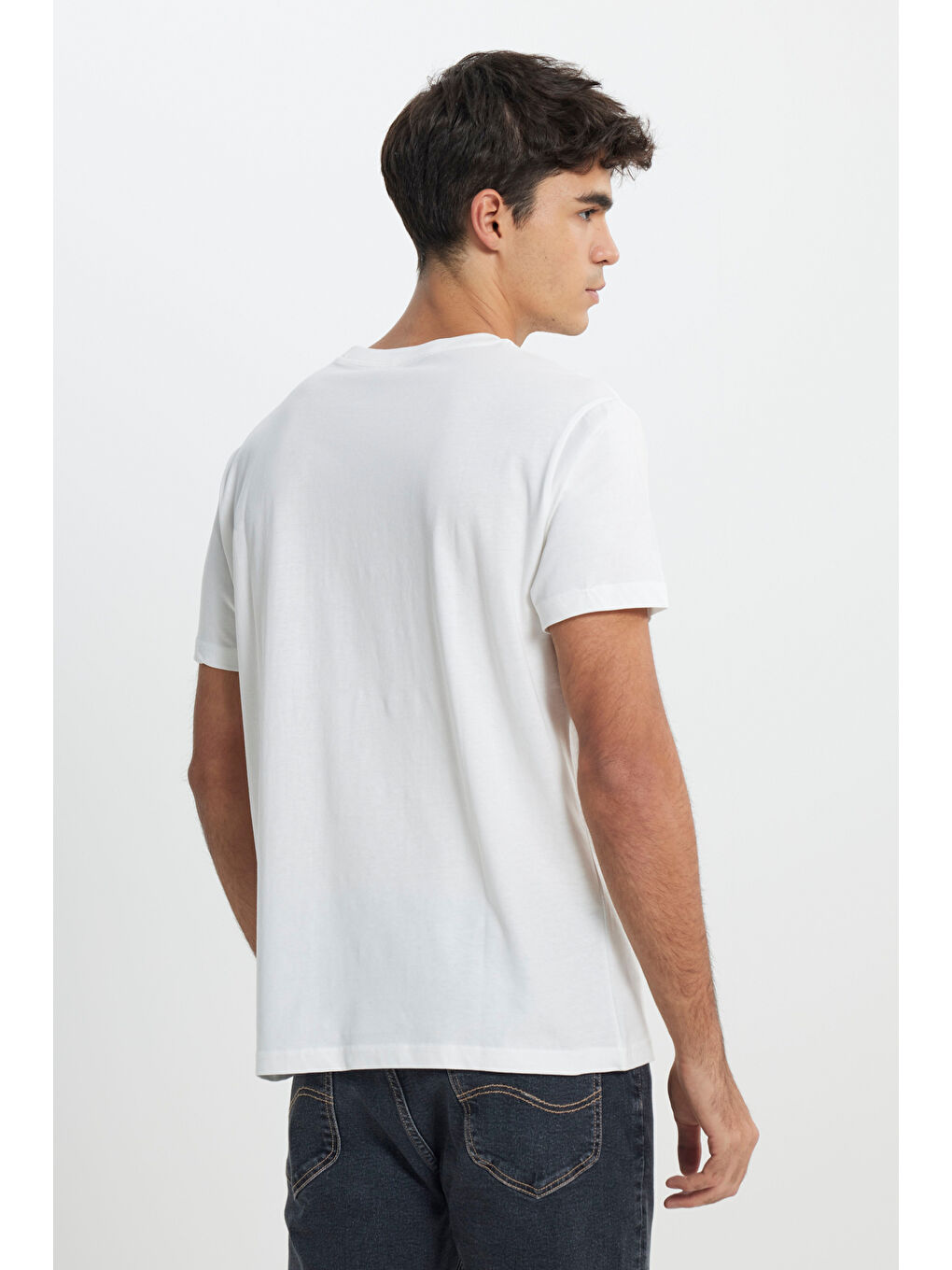 Beyaz Regular Fit Normal Kesim %100 Pamuk Bisiklet Yaka Tişört-3