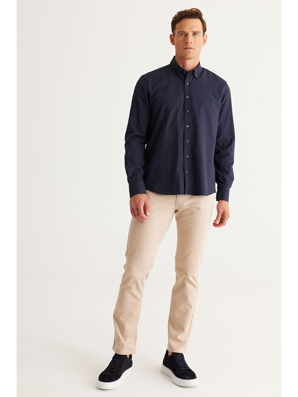 Erkek Lacivert Slim Fit Dar Kesim Düğmeli Yaka Pamuklu Gabardin Gömlek-1