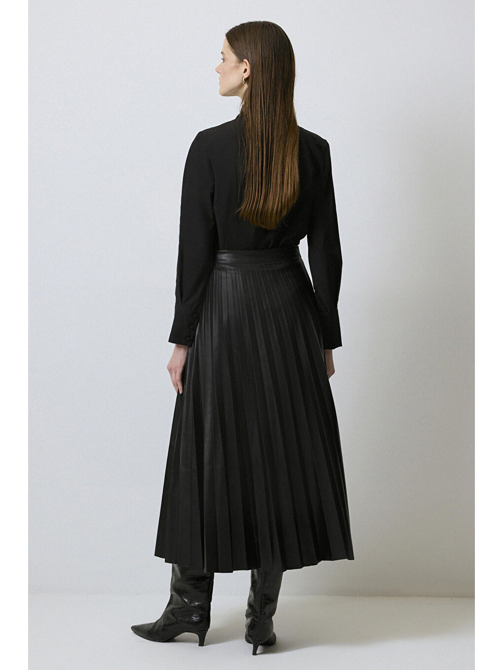 Siyah Piliseli Deri Etek-2