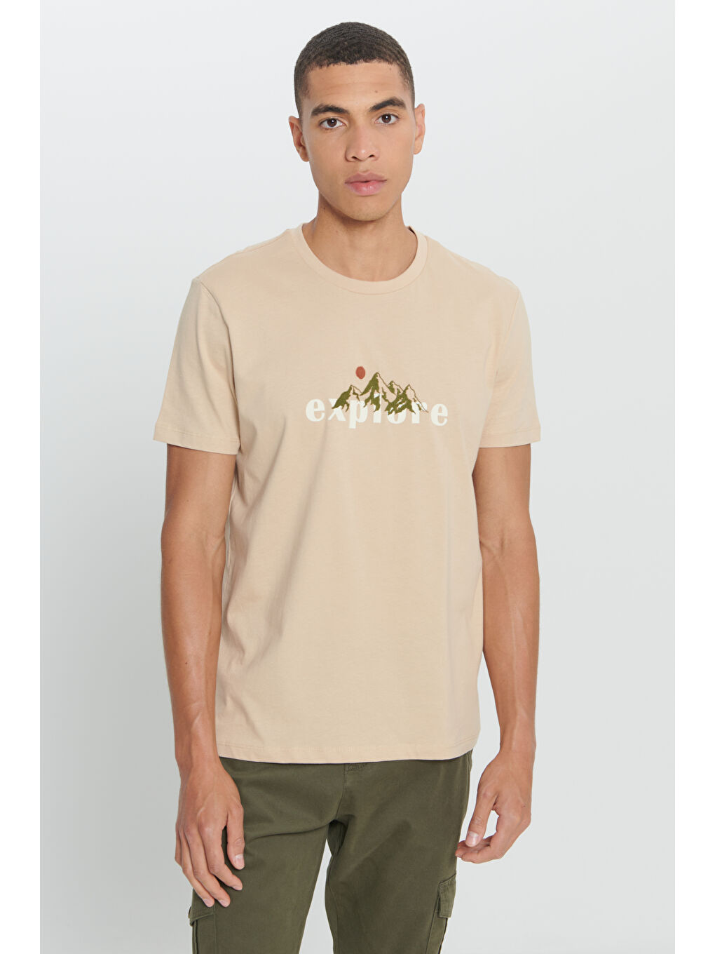 Erkek Koyu Bej Standart Fit Normal Kesim %100 Pamuk Baskılı Bisiklet Yaka Tişört-2