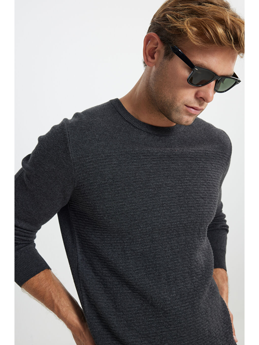 Erkek Antrasit-Melanj Pamuklu Standart Fit Normal Kesim Bisiklet Yaka Desenli Triko Kazak-3