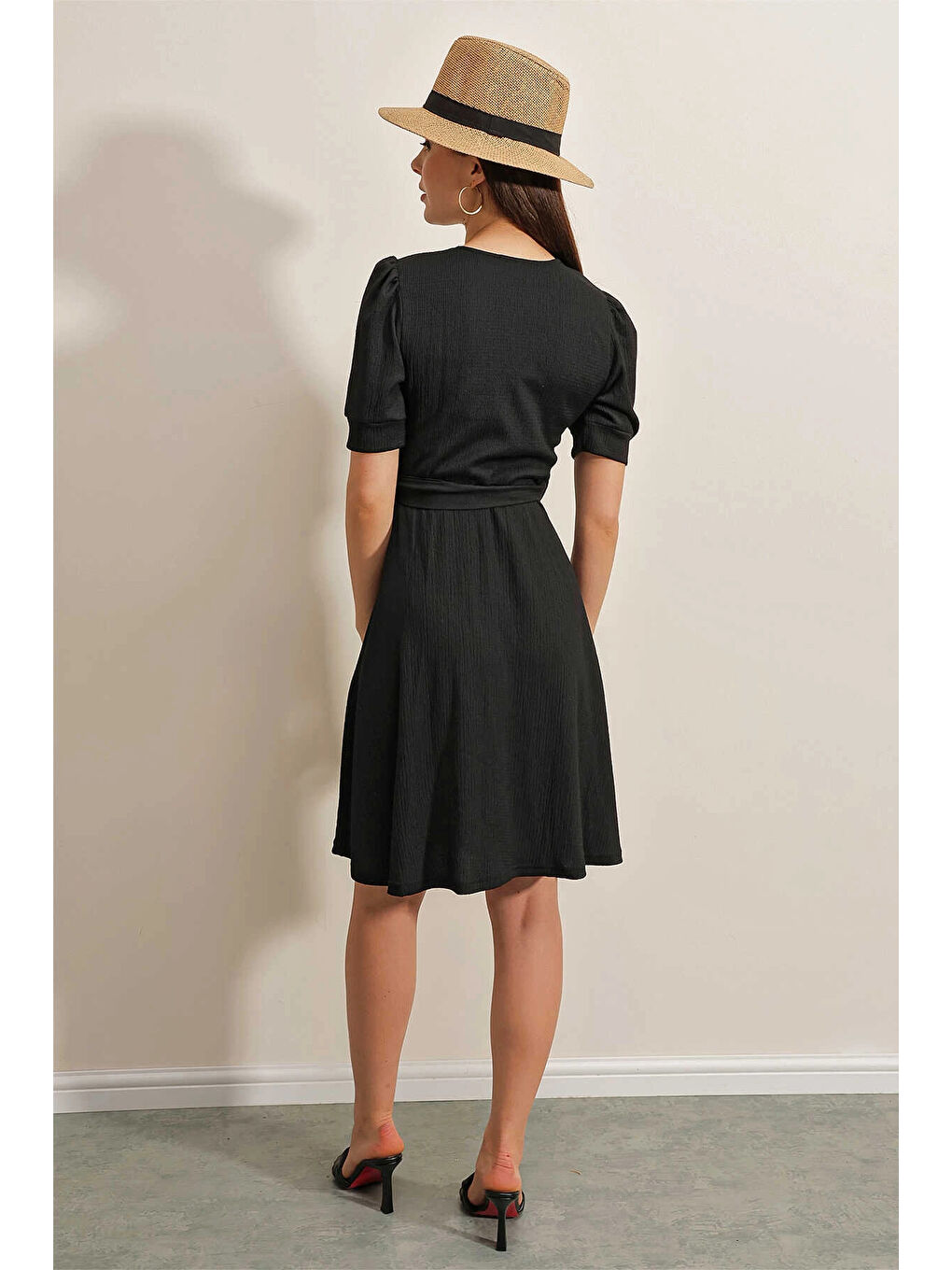 Kadın Siyah V Yaka Kuşaklı Örme Elbise HZL25S-BD123701-4