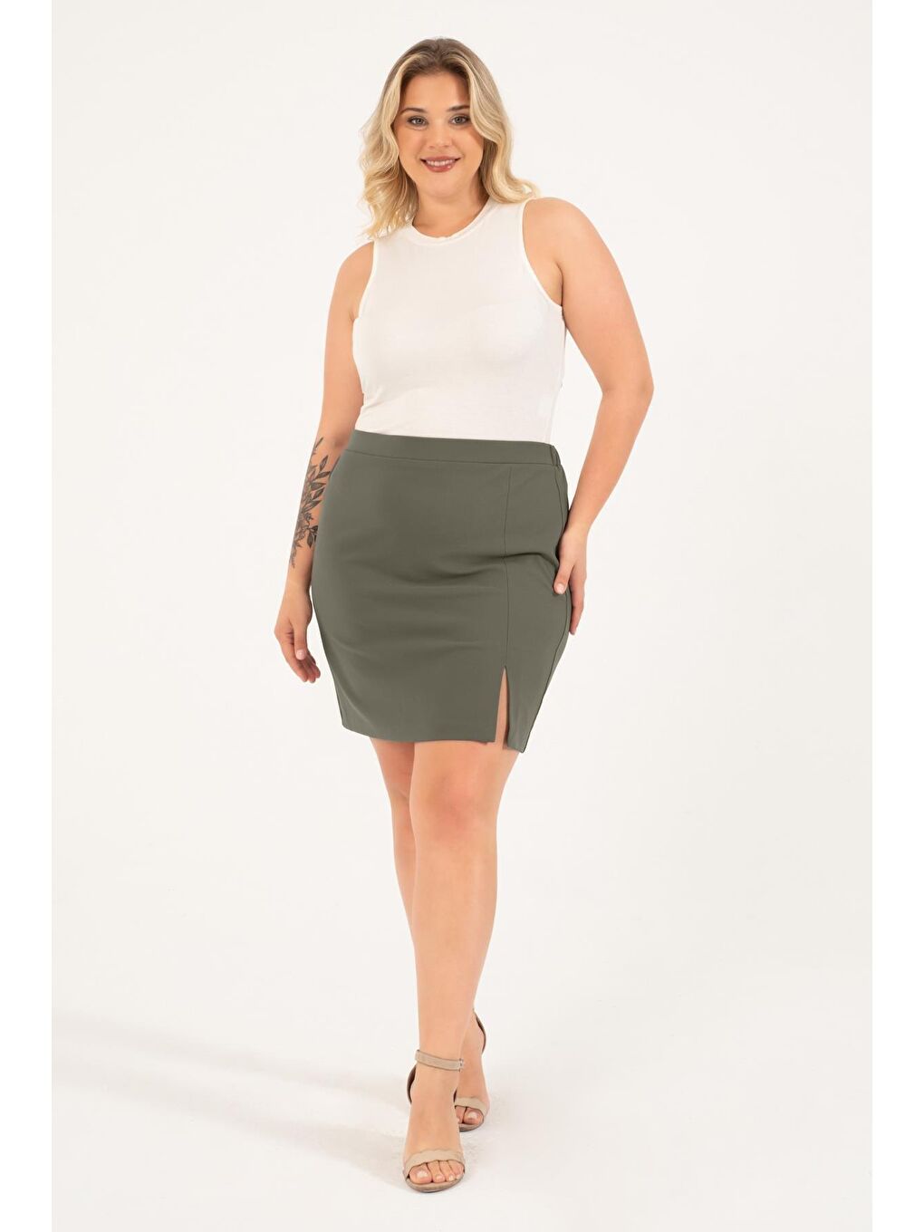 Haki Arka Beli Lastikli Yırtmaçlı Mini Etek