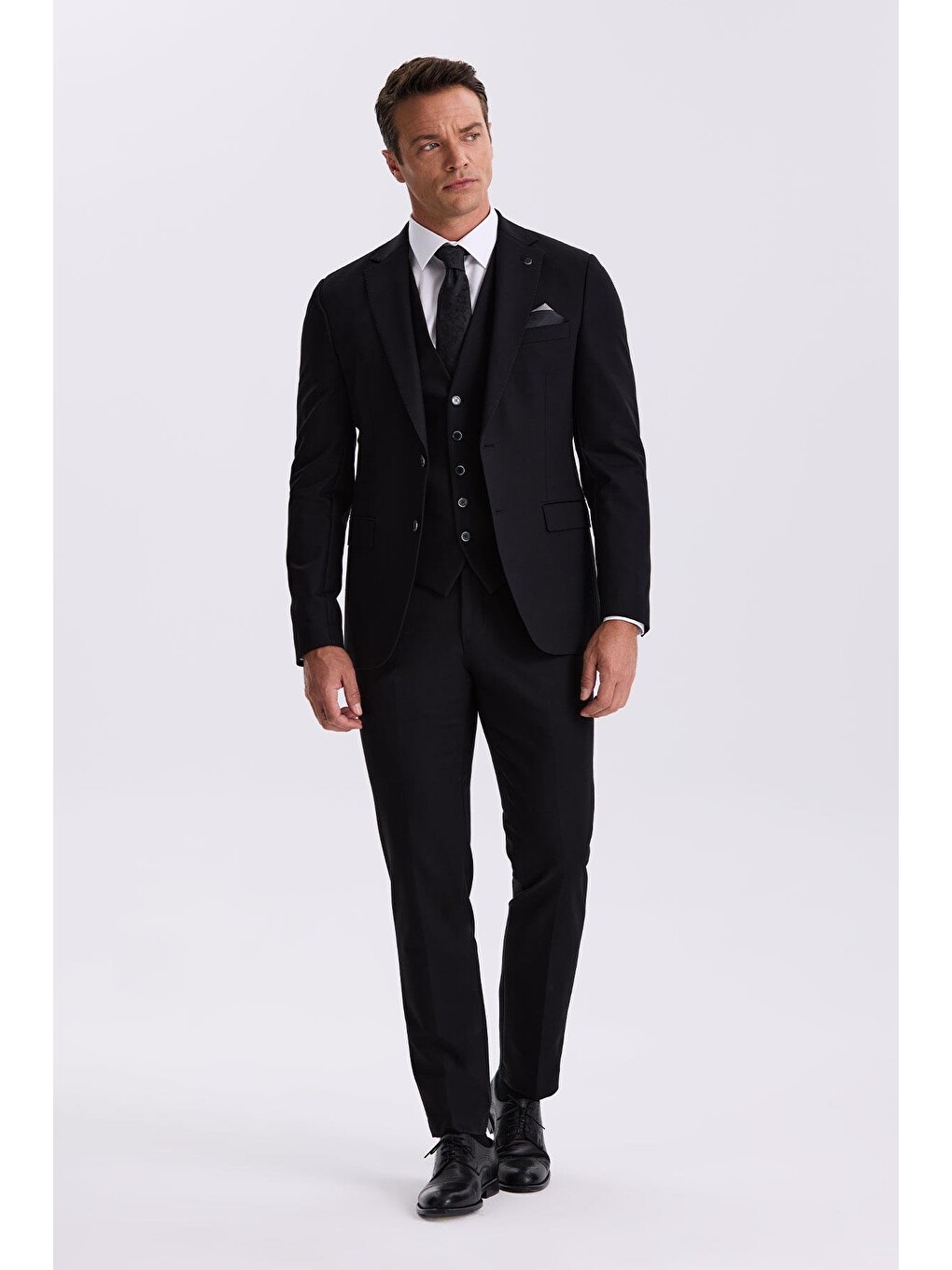 Siyah Slim Fit Mono Yaka Çift Yırtmaçlı Yelekli Takım Elbise