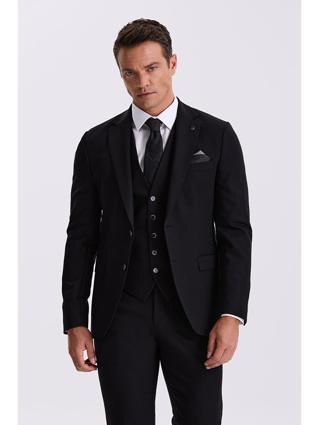 Siyah Slim Fit Mono Yaka Çift Yırtmaçlı Yelekli Takım Elbise-1