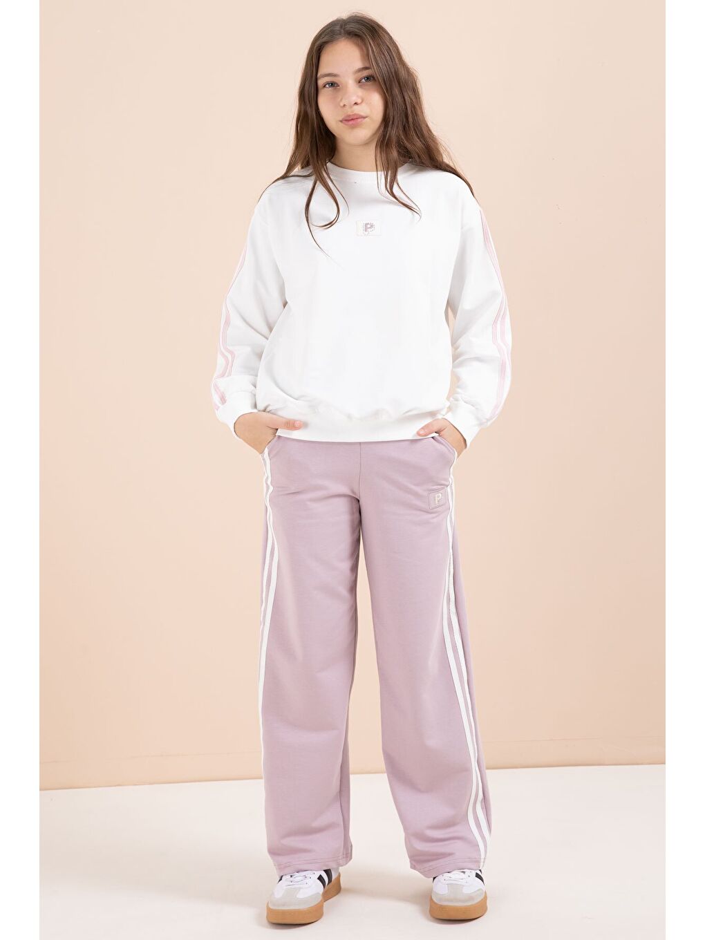 Pembe Gül Kurusu Şerit Detaylı Geniş Paça Nakışlı Kız Oversize Eşofman Takımı 23458-2