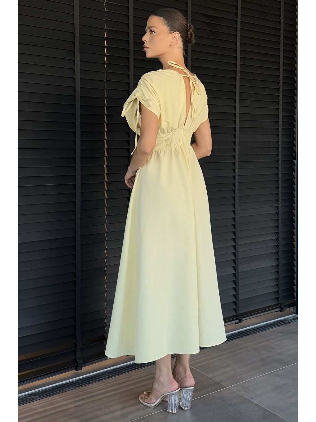 Sarı Papatya Aplikeli Kruvaze Elbise-2