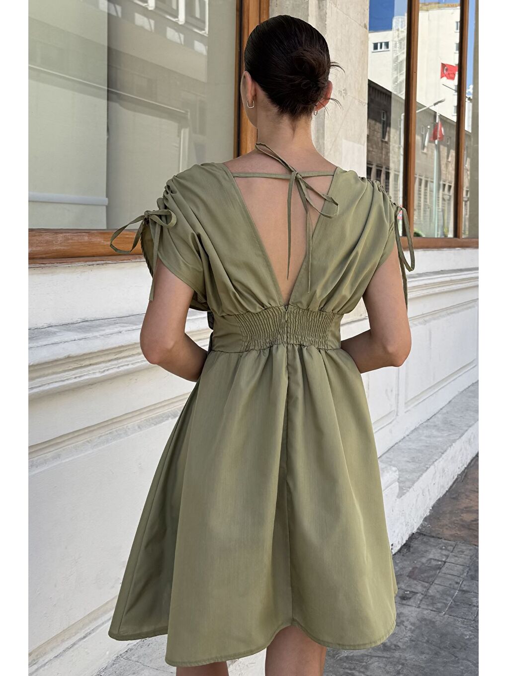 Haki Papatya Aplikeli Kısa Elbise-4