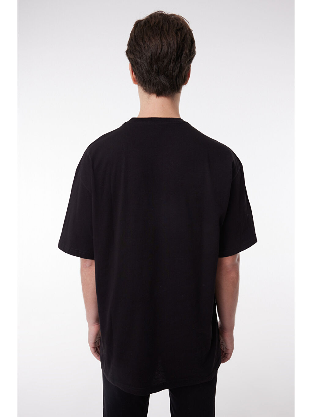 Siyah Regular Fit Rahat Kesim %100 Pamuk Bisiklet Yaka Kısa Kollu Tişört-4