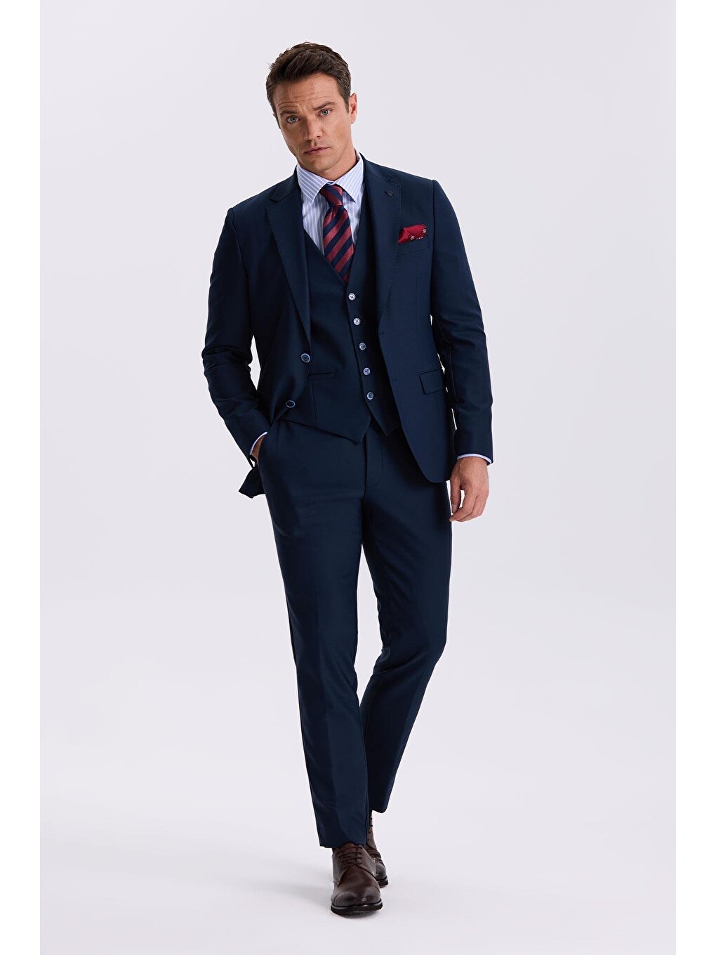 Lacivert Slim Fit Mono Yaka Çift Yırtmaçlı Yelekli Takım Elbise
