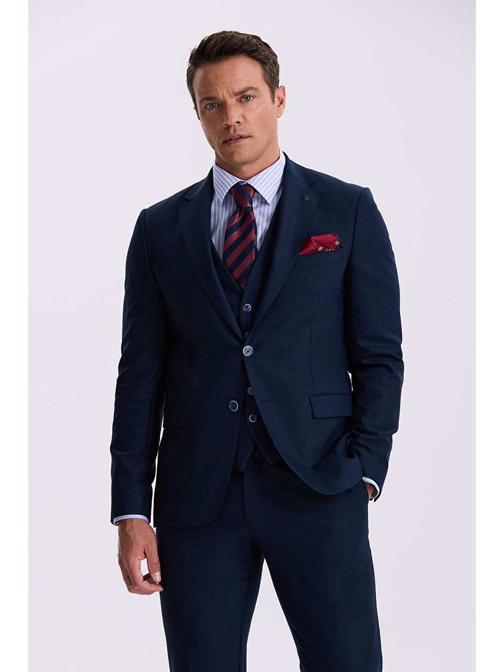 Lacivert Slim Fit Mono Yaka Çift Yırtmaçlı Yelekli Takım Elbise-1
