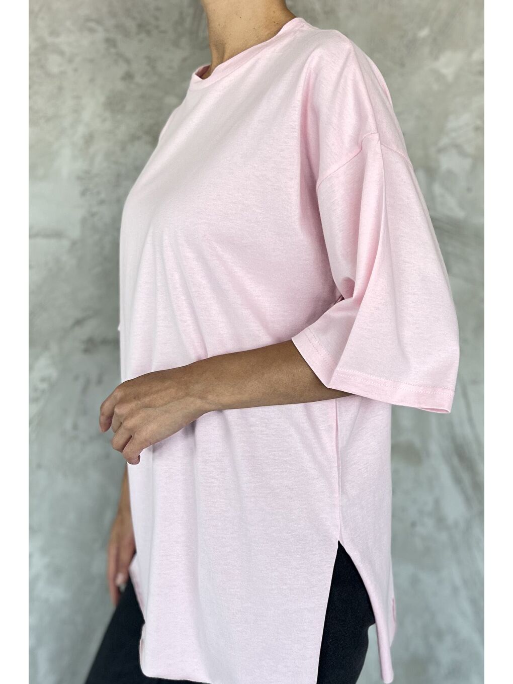 Pembe Kadın Bisiklet Yaka Yan Yırtmaç Detaylı Salaş T-shirt-3