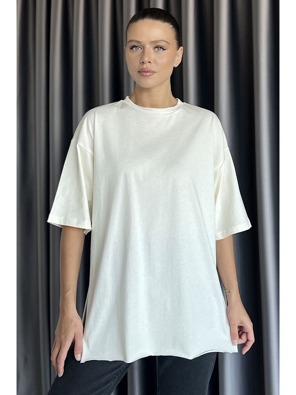 Ekru Kadın Bisiklet Yaka Yan Yırtmaç Detaylı Salaş T-shirt