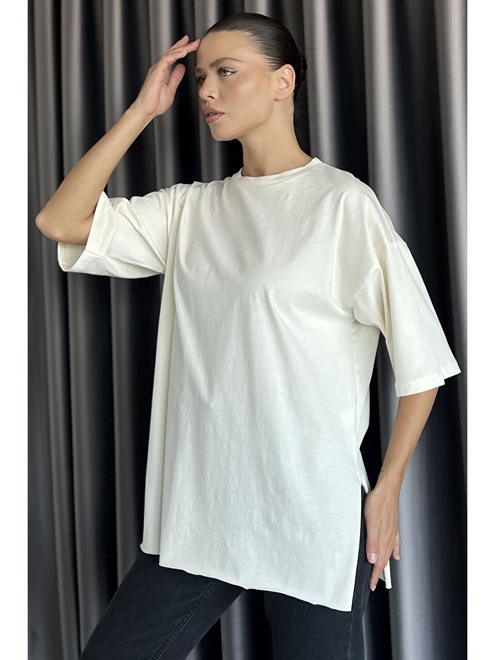 Ekru Kadın Bisiklet Yaka Yan Yırtmaç Detaylı Salaş T-shirt-1