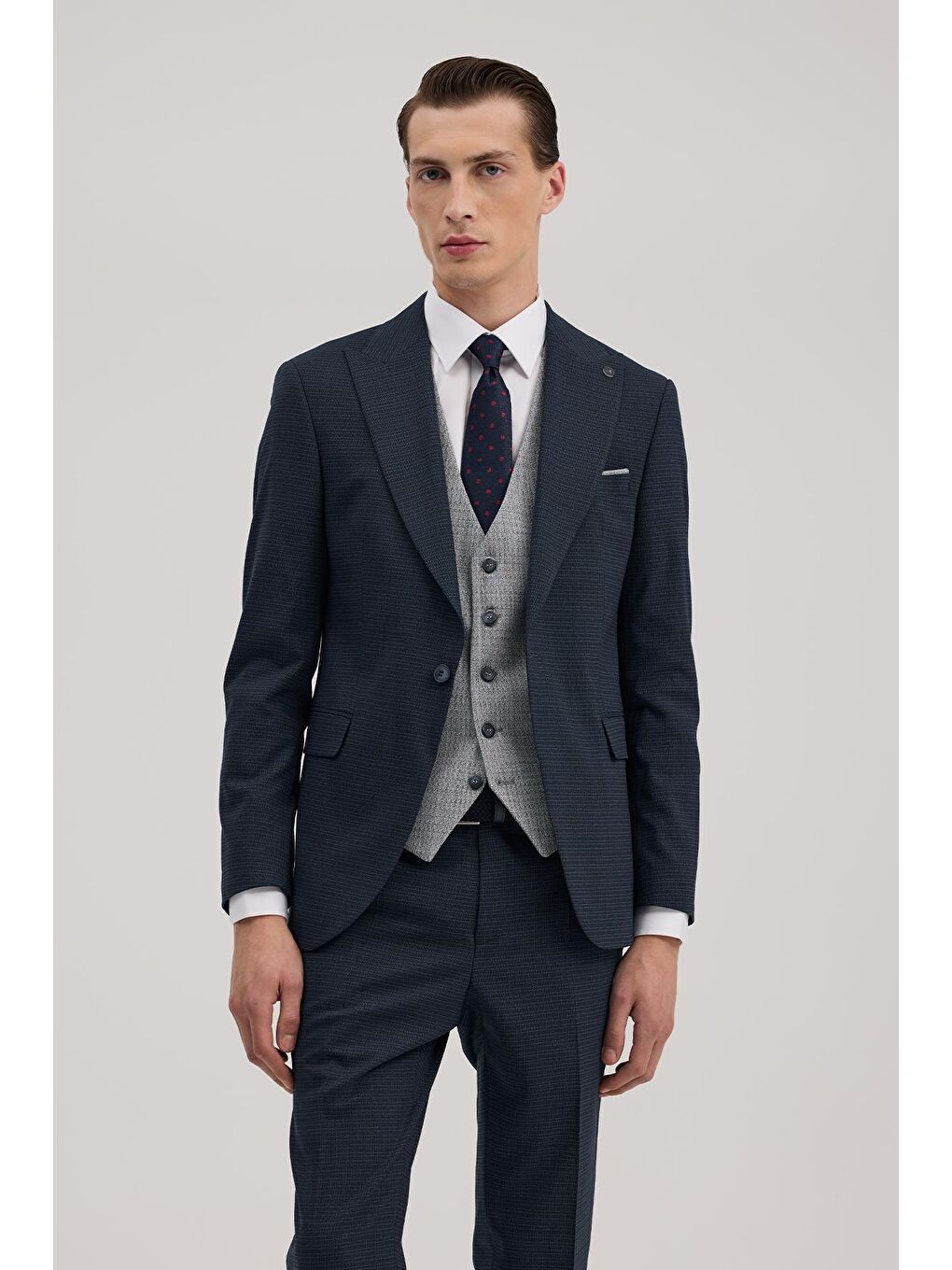 Lacivert Slim Fit Kırlangıç Yaka Yelekli Kombinli Takım Elbise-1