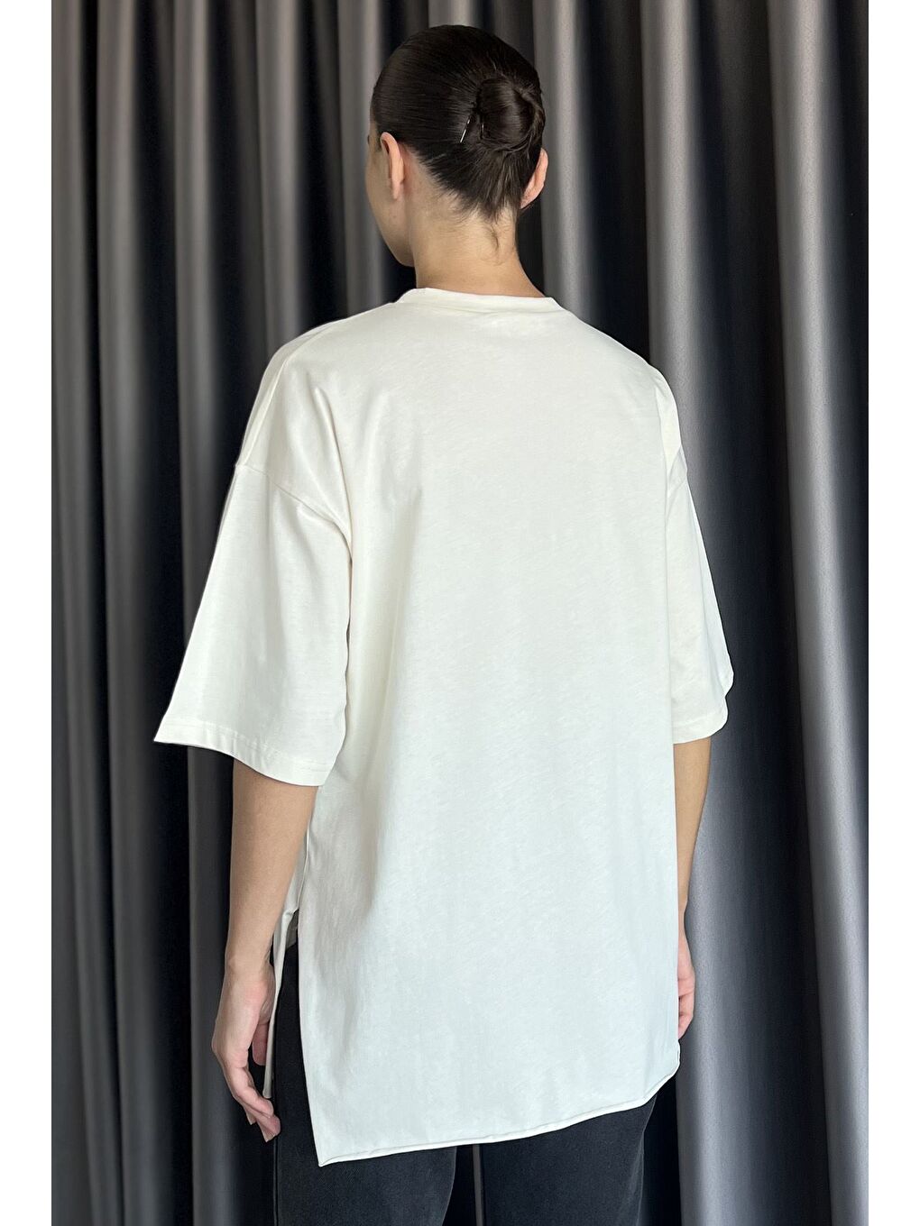 Ekru Kadın Bisiklet Yaka Yan Yırtmaç Detaylı Salaş T-shirt-2