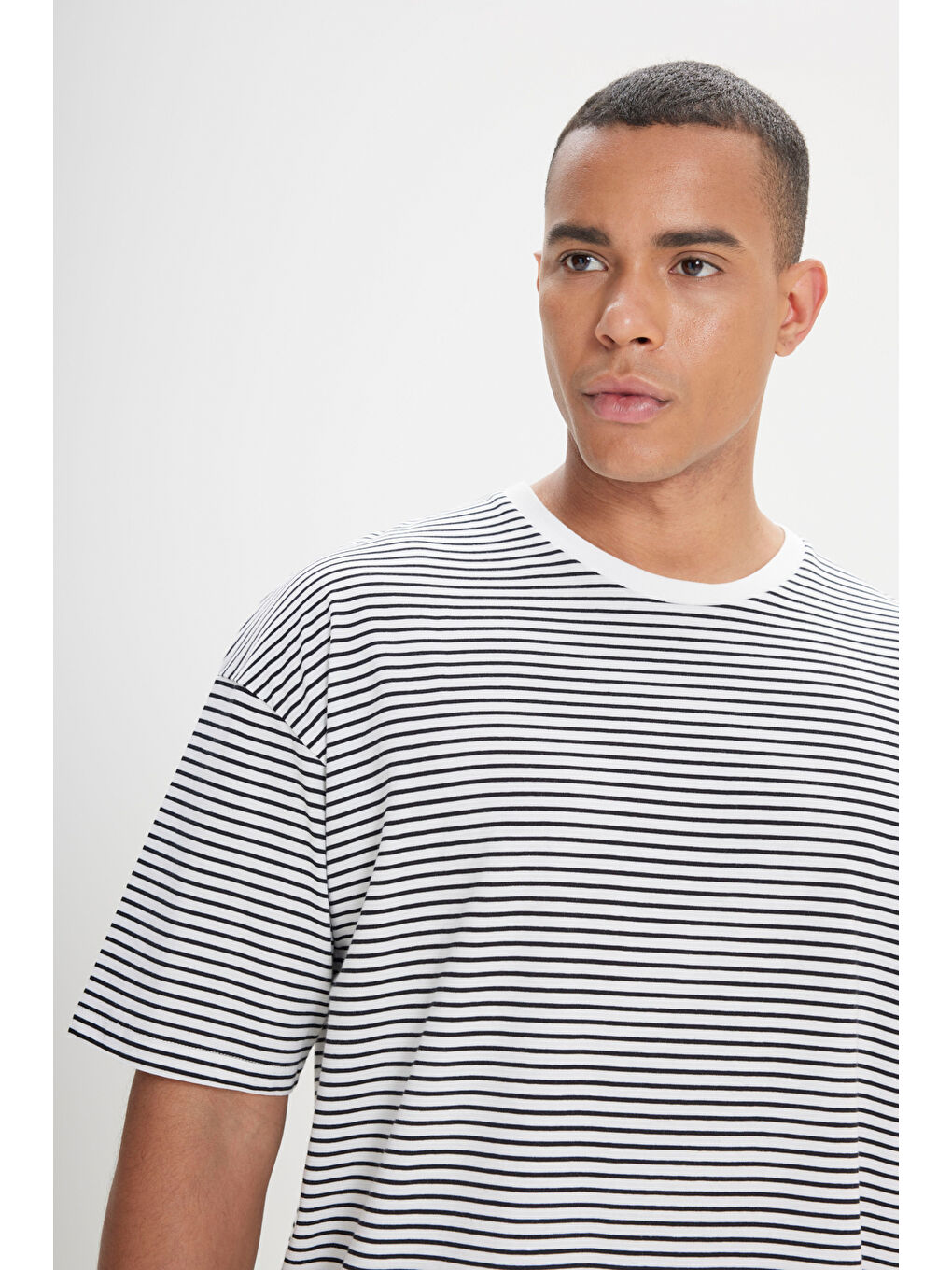 Erkek Siyah-Beyaz Oversize Bol Kesim %100 Pamuk Bisiklet Yaka Çizgili Tişört-3