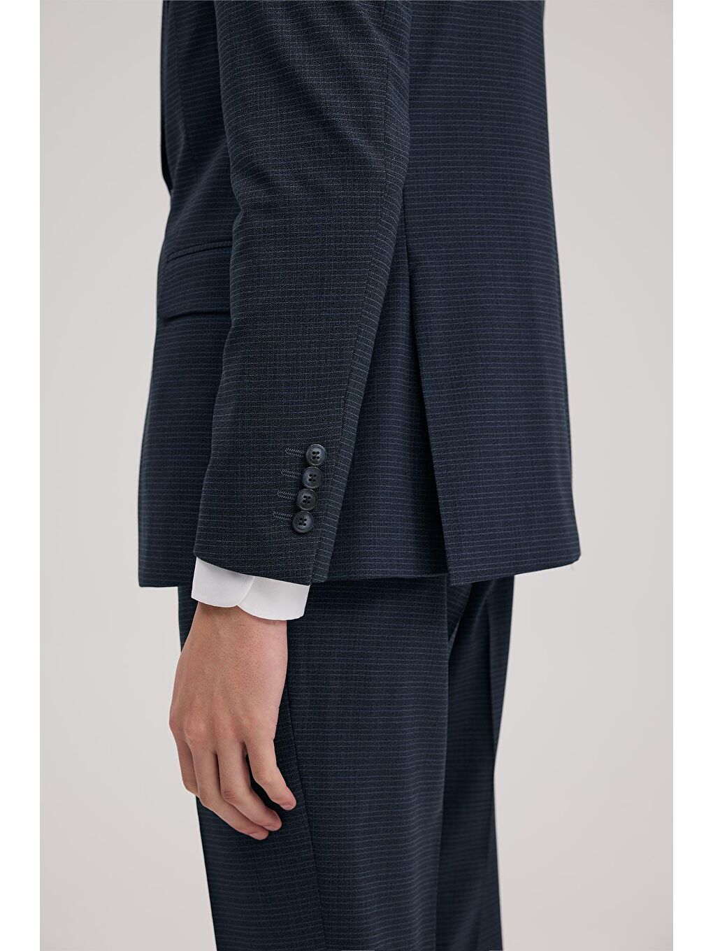 Lacivert Slim Fit Kırlangıç Yaka Yelekli Kombinli Takım Elbise-4