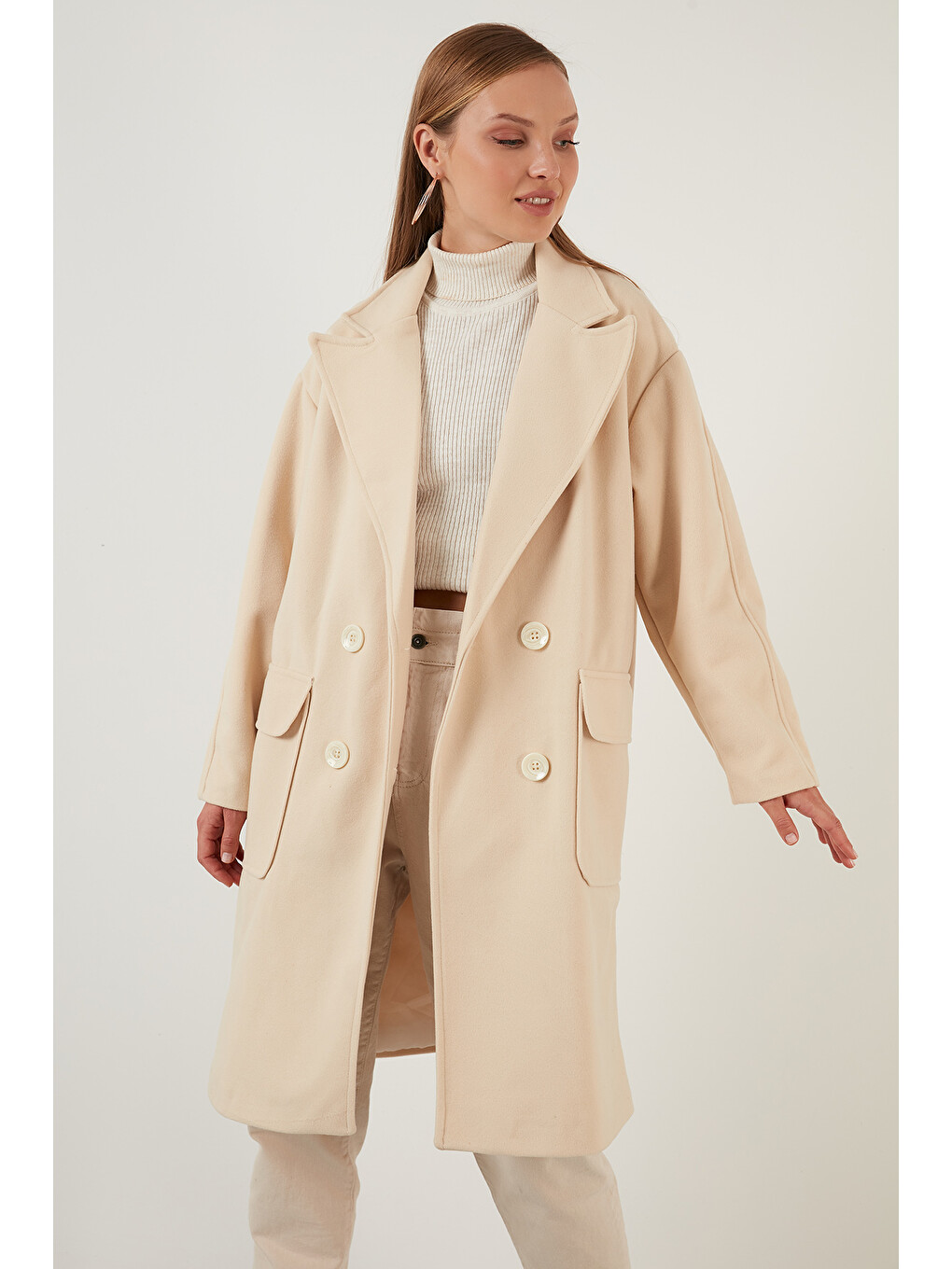 Bej Oversize Çift Düğmeli Kruvaze Yaka Uzun Kadın Kaban 6230043-2