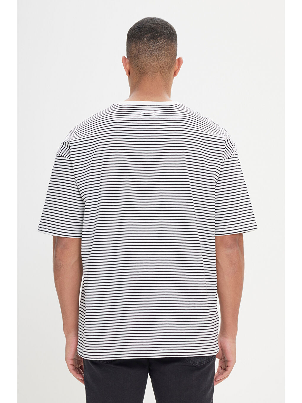 Erkek Siyah-Beyaz Oversize Bol Kesim %100 Pamuk Bisiklet Yaka Çizgili Tişört-4