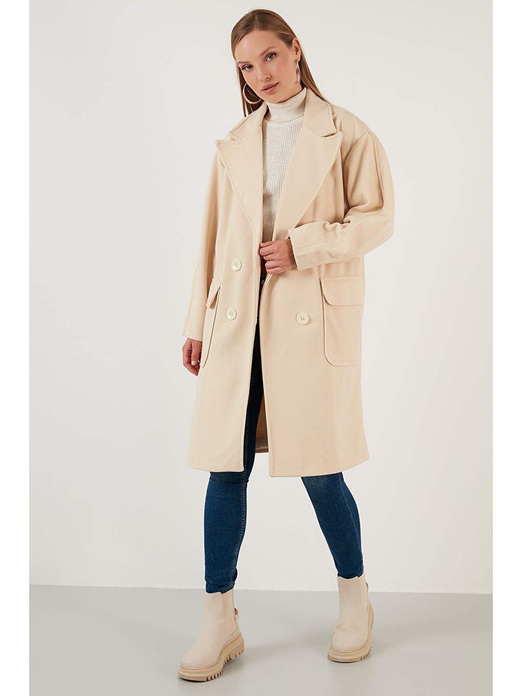 Bej Oversize Çift Düğmeli Kruvaze Yaka Uzun Kadın Kaban 6230043-3