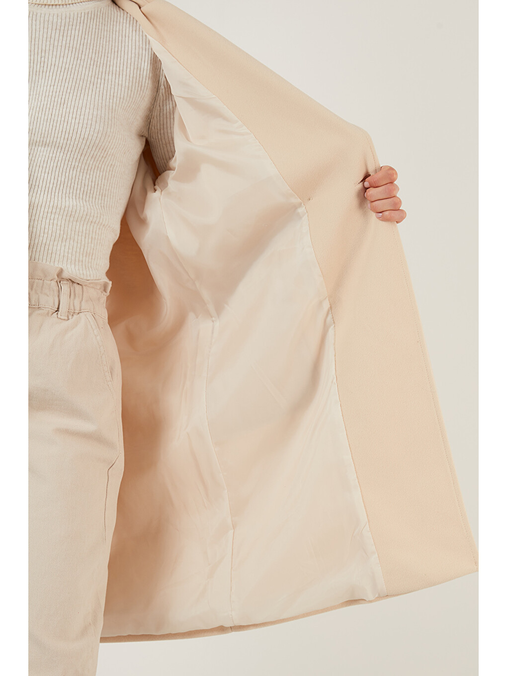 Bej Oversize Çift Düğmeli Kruvaze Yaka Uzun Kadın Kaban 6230043-4