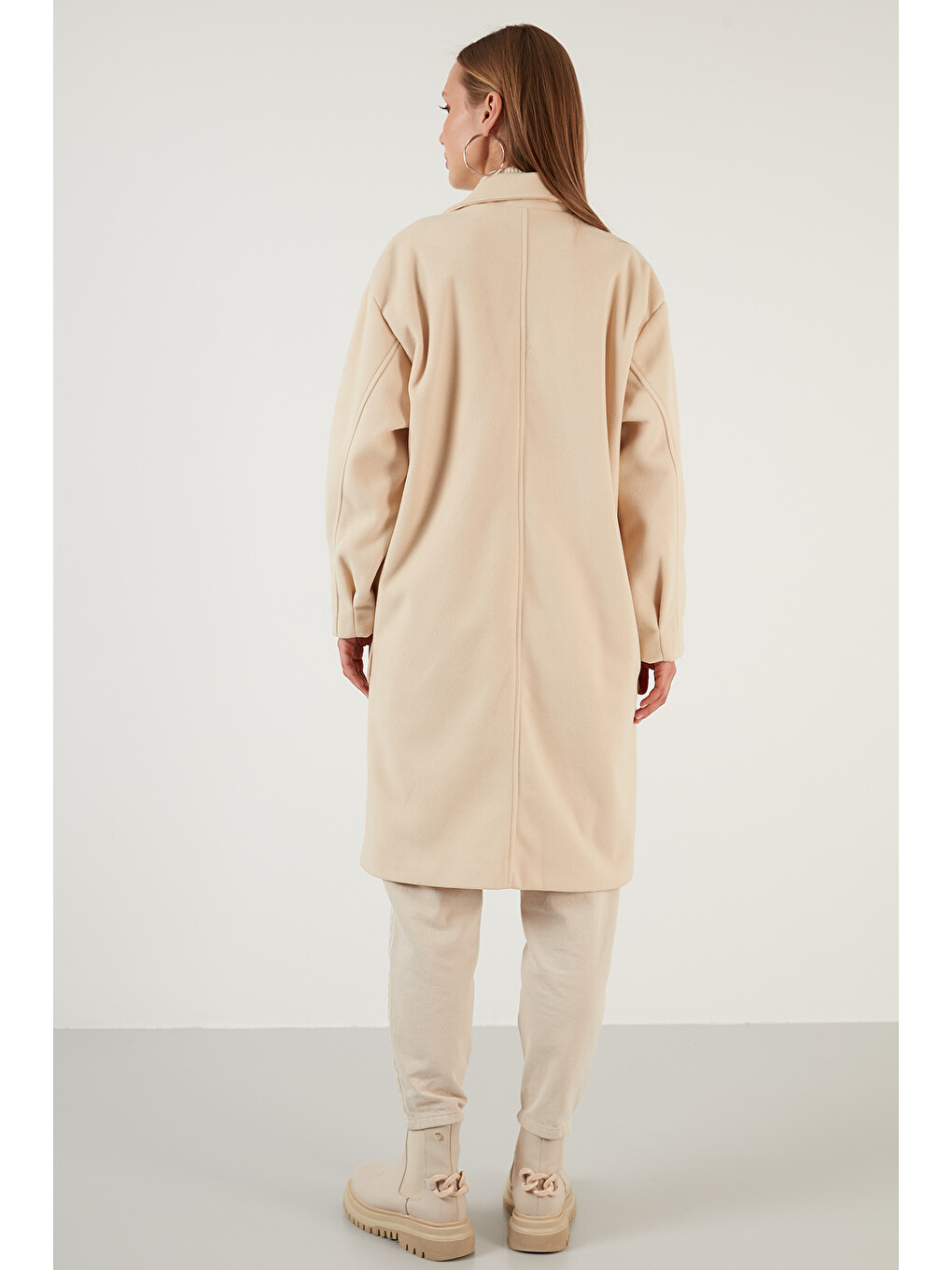 Bej Oversize Çift Düğmeli Kruvaze Yaka Uzun Kadın Kaban 6230043-5