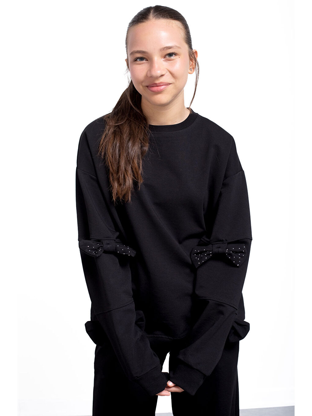 Siyah Yırtmaçlı Paça Fiyonk Detaylı Kız Çocuk 2li Eşofman Takımı 21215-1