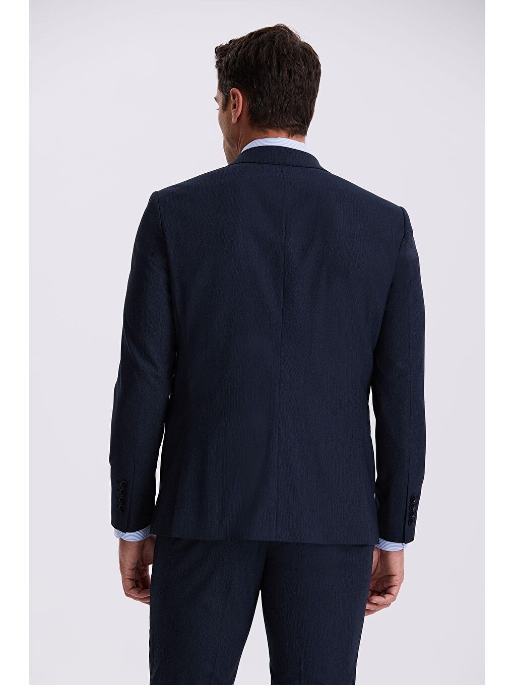 Lacivert Slim Fit Kırlangıç Yaka Çift Yırtmaç Yünlü Kruvaze Takım Elbise-2