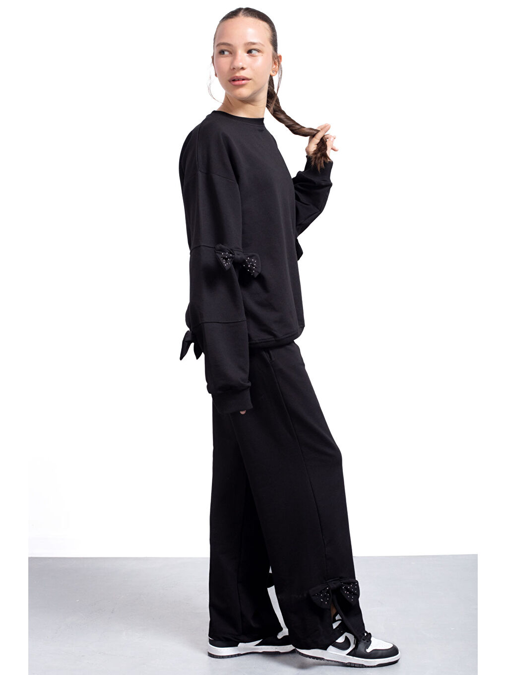 Siyah Yırtmaçlı Paça Fiyonk Detaylı Kız Çocuk 2li Eşofman Takımı 21215-4