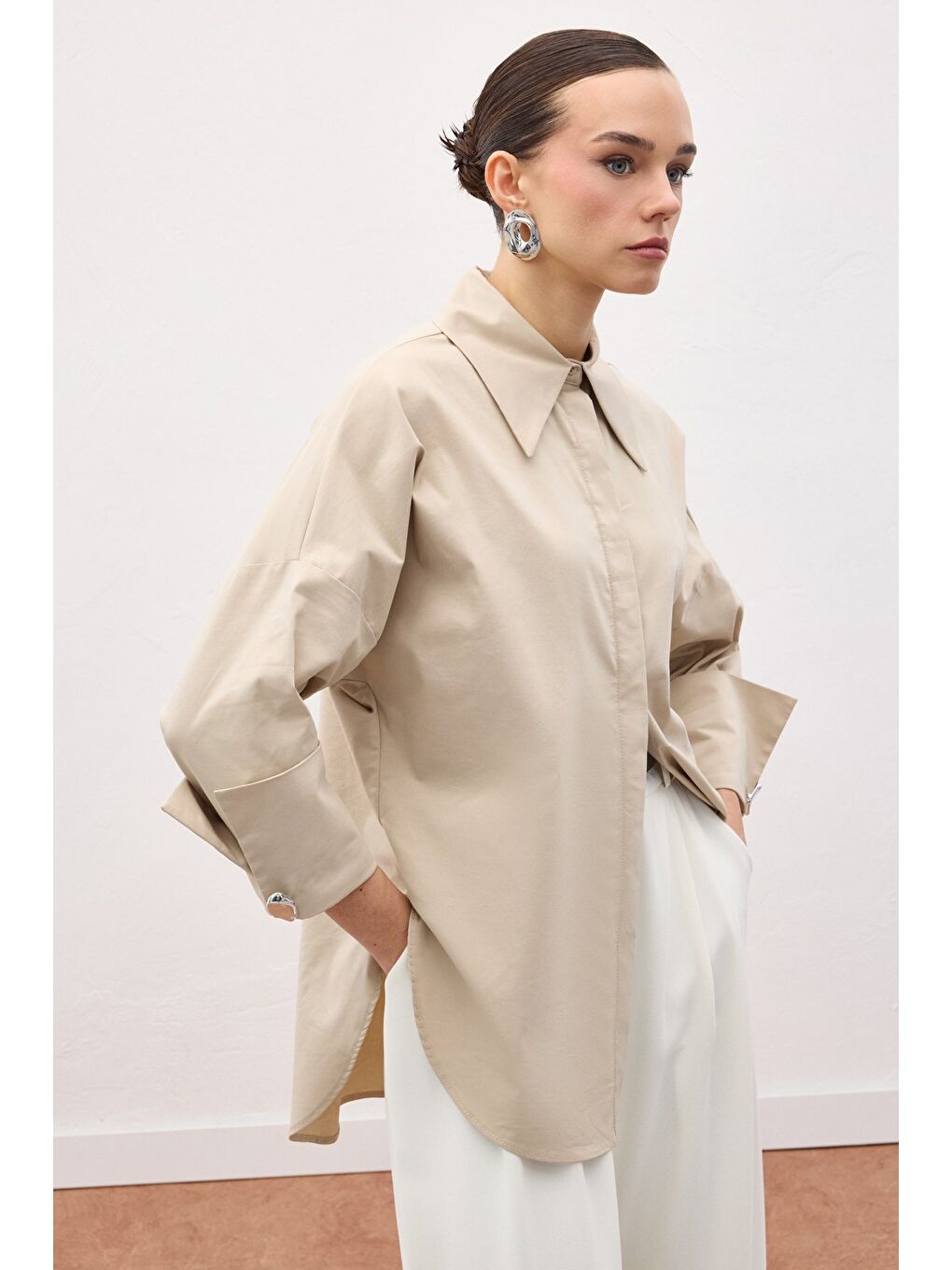 Düğme Detaylı Gömlek - Bej-1