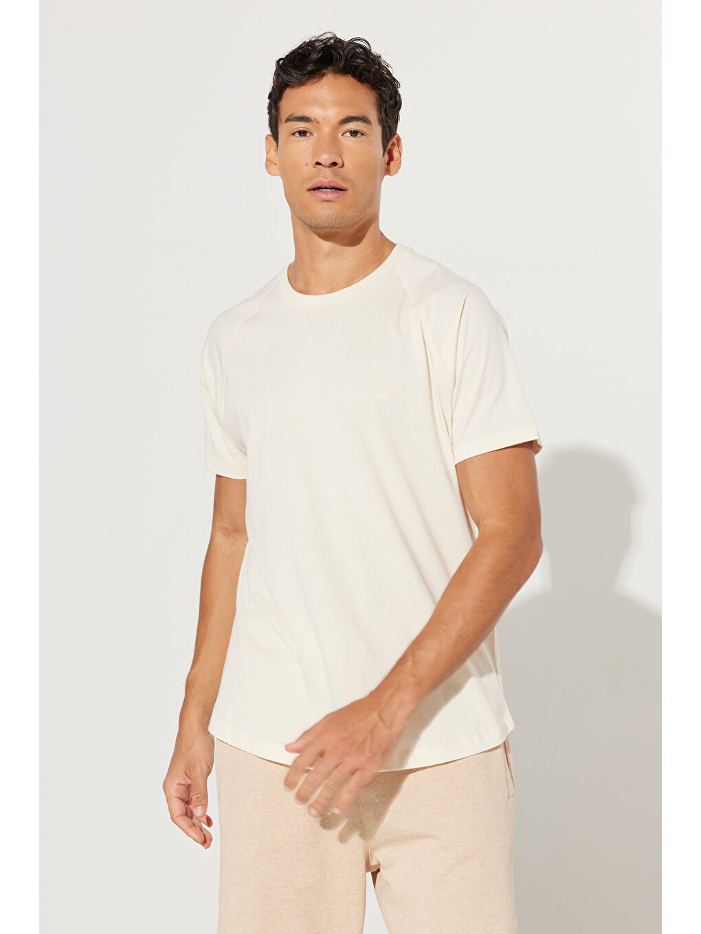 Erkek Ekru Long Fit Bisiklet Yaka %100 Pamuk Kısa Kollu Tişört