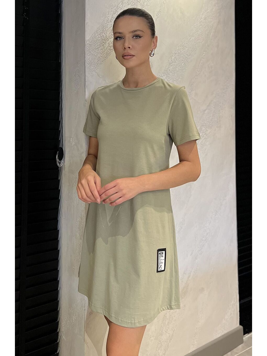 Haki Kadın Bisiklet Yaka Arma Detaylı T-shirt Elbise