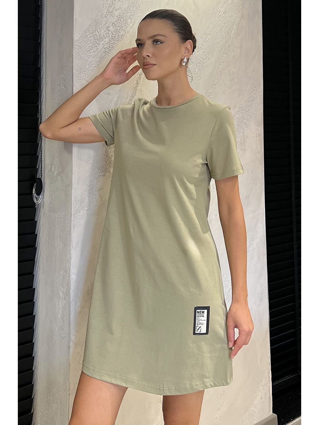 Haki Kadın Bisiklet Yaka Arma Detaylı T-shirt Elbise-1