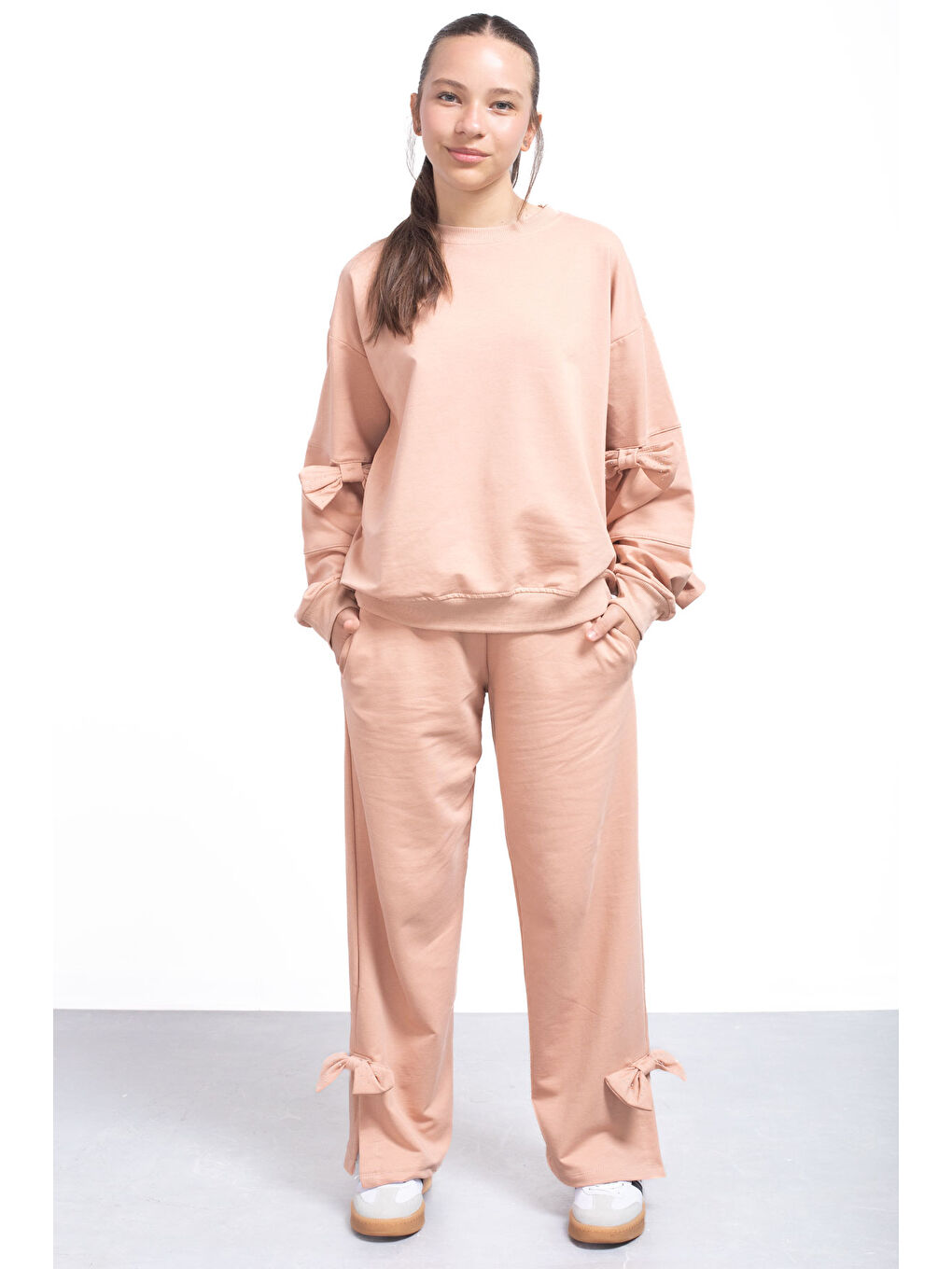 Bej Yırtmaçlı Paça Fiyonk Detaylı Kız Çocuk 2li Eşofman Takımı 21214-2