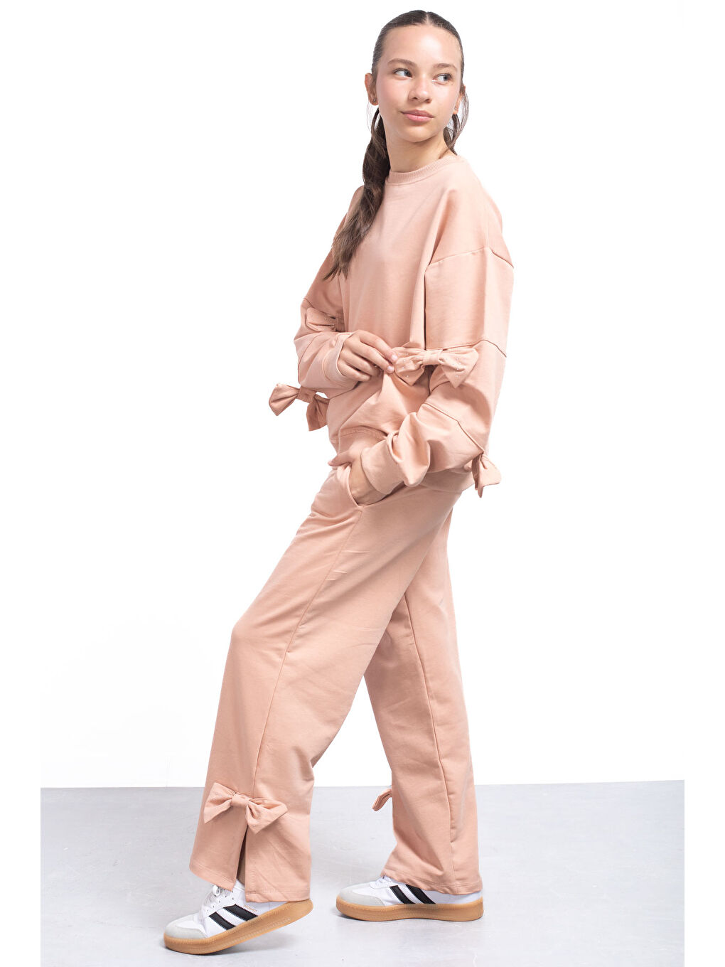 Bej Yırtmaçlı Paça Fiyonk Detaylı Kız Çocuk 2li Eşofman Takımı 21214-4