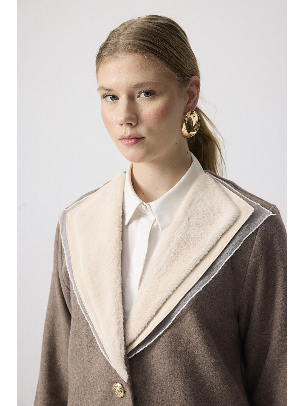 Bej Organze Yaka Kaşe Ceket-4